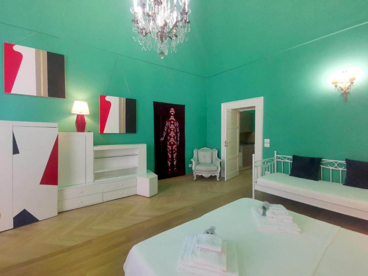 Speciale Tarshito Guesthouse Bari Exterior photo